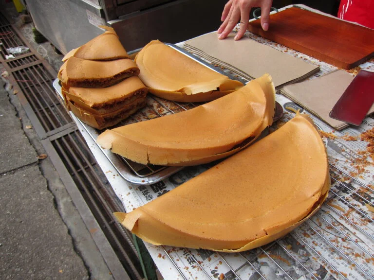 马来西亚小贩摊的 Apam balik 煎饼