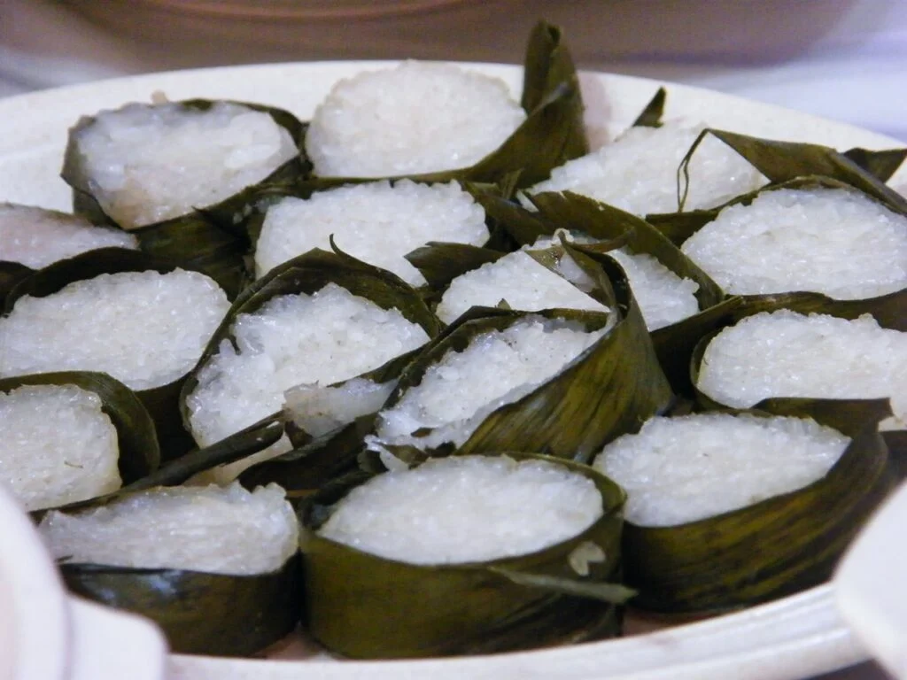 香蕉叶包裹的 Lemang 糯米段