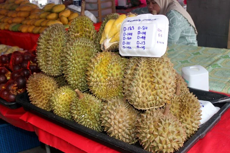 亚庇市场售卖的榴莲