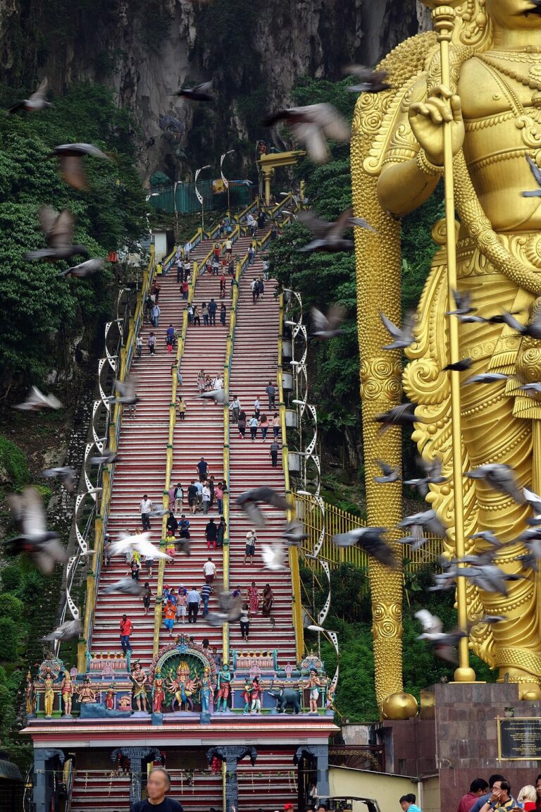 黑风洞穆鲁干神像与阶梯,摄于2015年