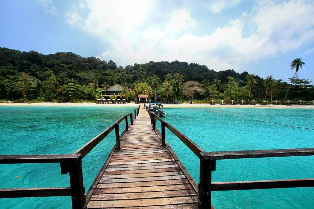 浪中岛海滩