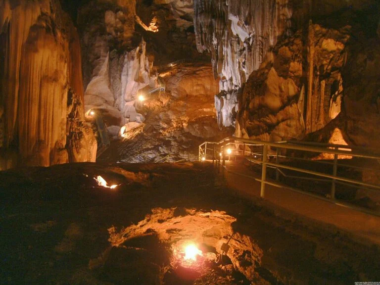 椰壳洞内部景观